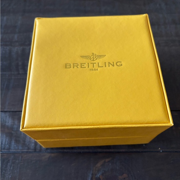 Breitling Other - Breitling Men’s Avenger A13380 Watch